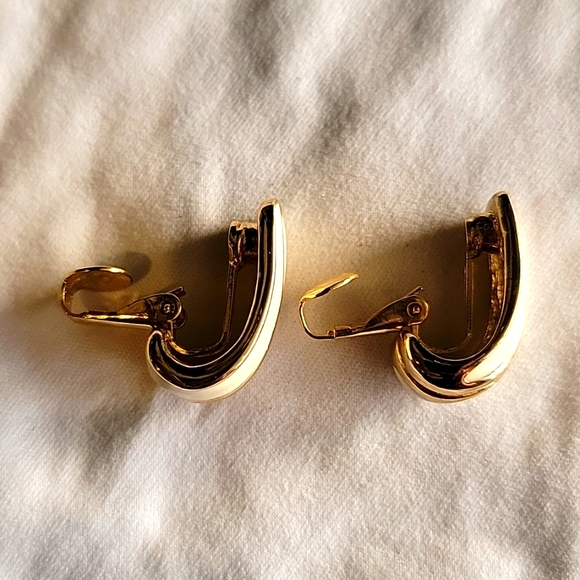Vintage Ivory Enamel Earrings Gold Tone Clip-on - Picture 10 of 11